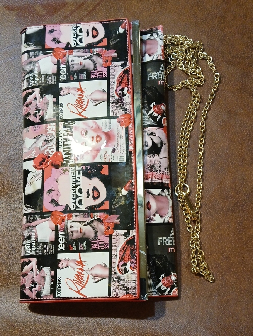 Pink & Black Graphic Magazine-Print Chain Clutch
